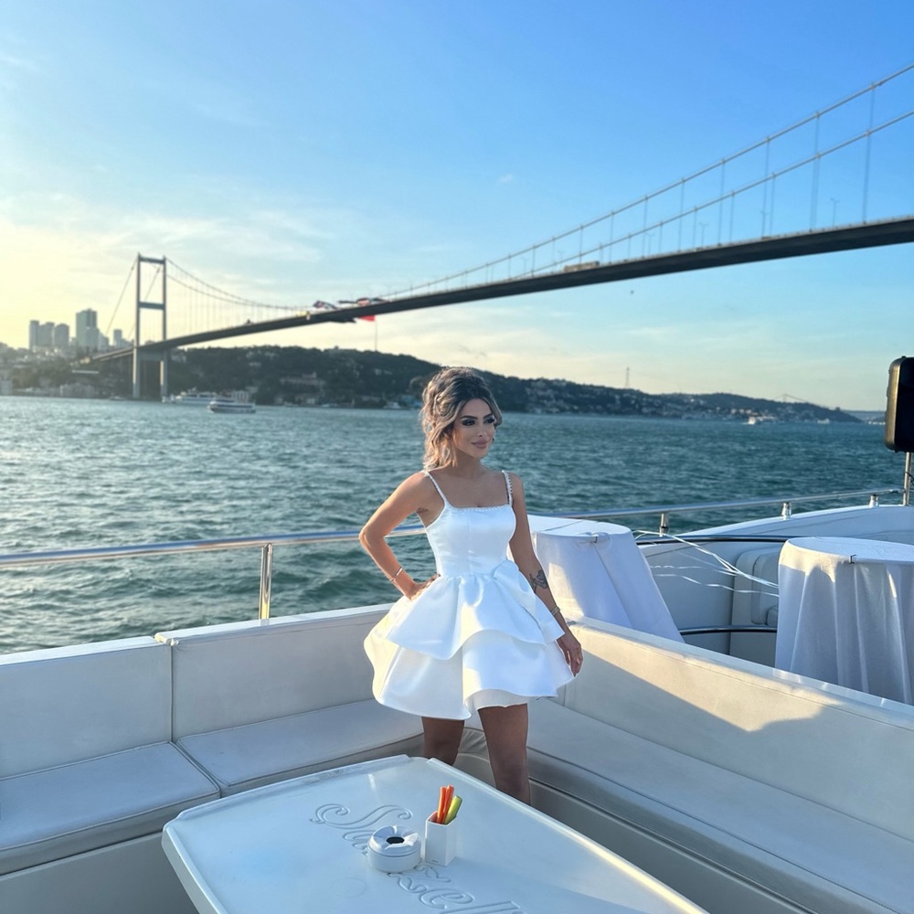 Gorgeous, mini satin white dress.